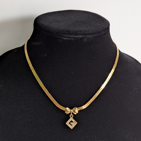 ❌ SOLD ❌ Givenchy rhinestone G gold necklace with ribbon - Picture 3 of 12